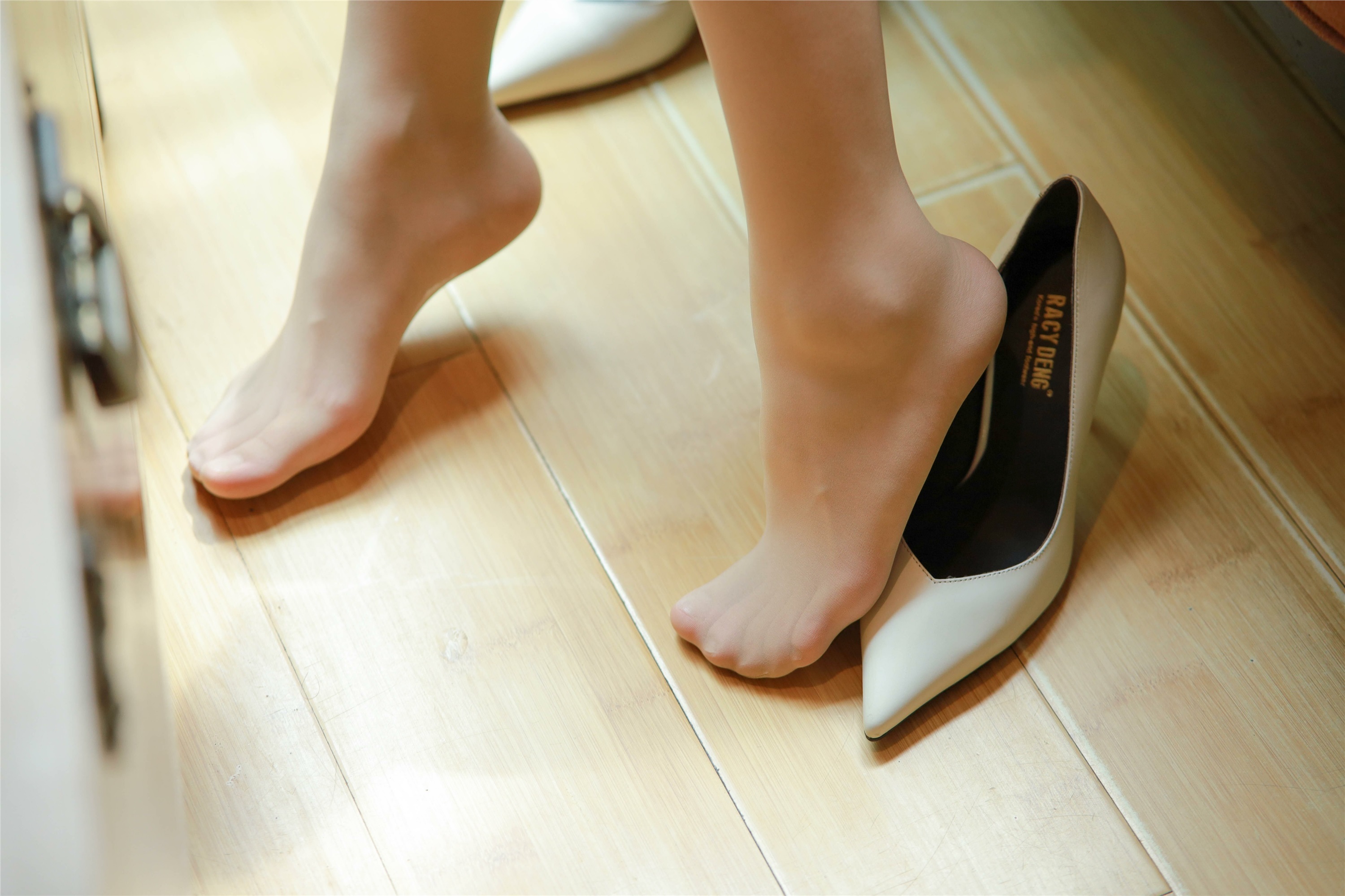 IESS异思趣向  2021.11.03 丝享家964：小婕《沙发上的佳人》